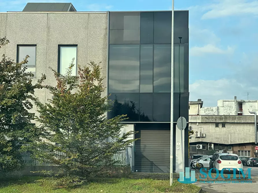 Immagine 1 di Palazzo in affitto  in Via Del Commercio a Lissone