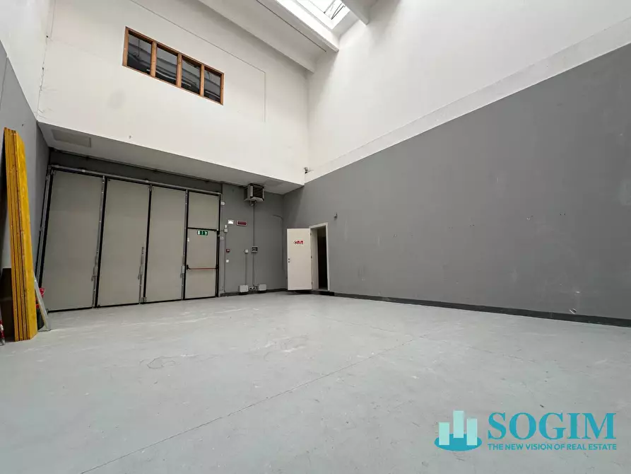 Immagine 4 di Palazzo in affitto  in Via Del Commercio a Lissone