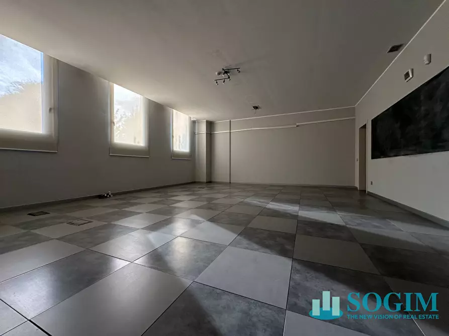 Immagine 5 di Palazzo in affitto  in Via Del Commercio a Lissone