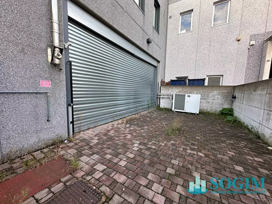 Immagine 14 di Palazzo in affitto  in Via Del Commercio a Lissone