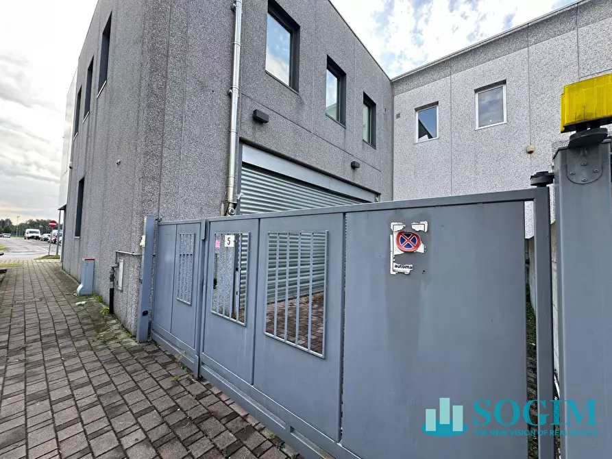 Immagine 15 di Palazzo in affitto  in Via Del Commercio a Lissone