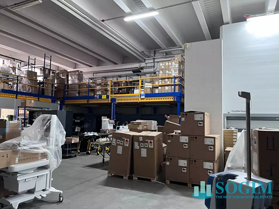 Immagine 2 di Capannone industriale in vendita  in via Albert Einstein 32 a Assago
