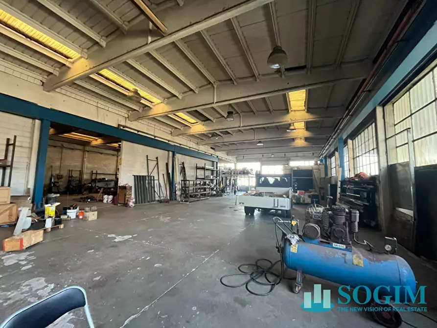 Immagine 11 di Capannone industriale in vendita  a Rosate