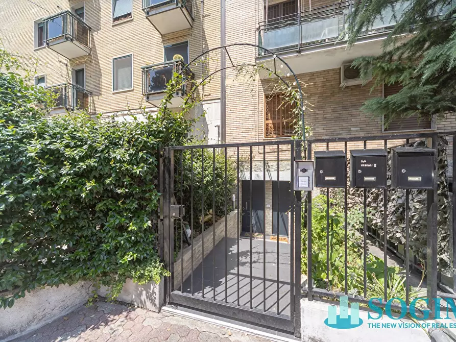 Immagine 14 di Appartamento in vendita  in via Negroli 8 a Milano