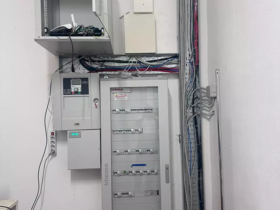 Immagine 14 di Capannone industriale in vendita  in via Stradivari a Desio