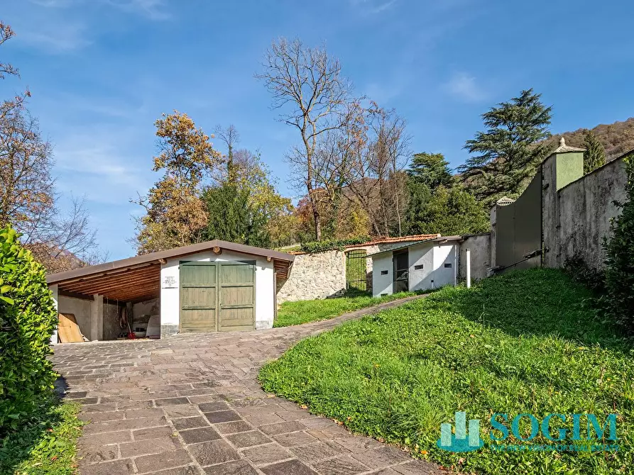 Immagine 32 di Villa in vendita  in Via Per Bellagio a Asso