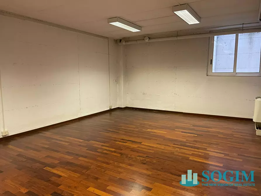 Immagine 6 di Magazzino in vendita  in via tintoretto 10 a Cologno Monzese