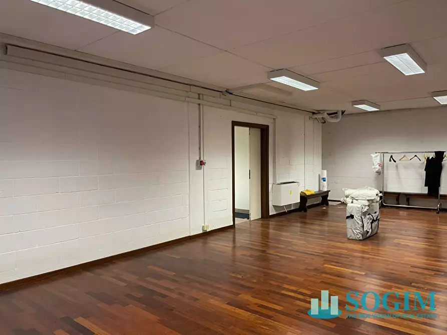 Immagine 10 di Magazzino in vendita  in via tintoretto 10 a Cologno Monzese