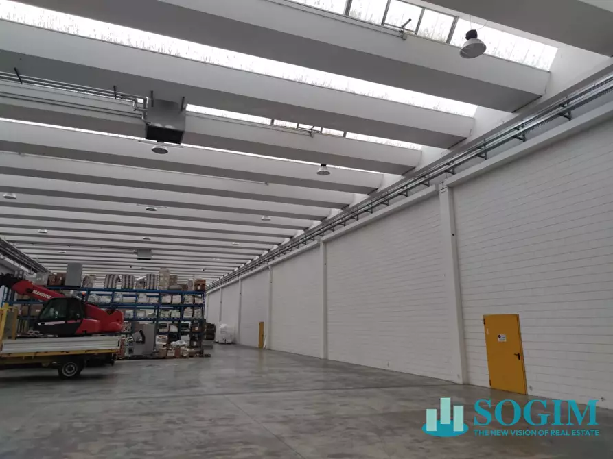 Immagine 3 di Capannone industriale in vendita  in Via Strada Statale Superiore 11 a Isso