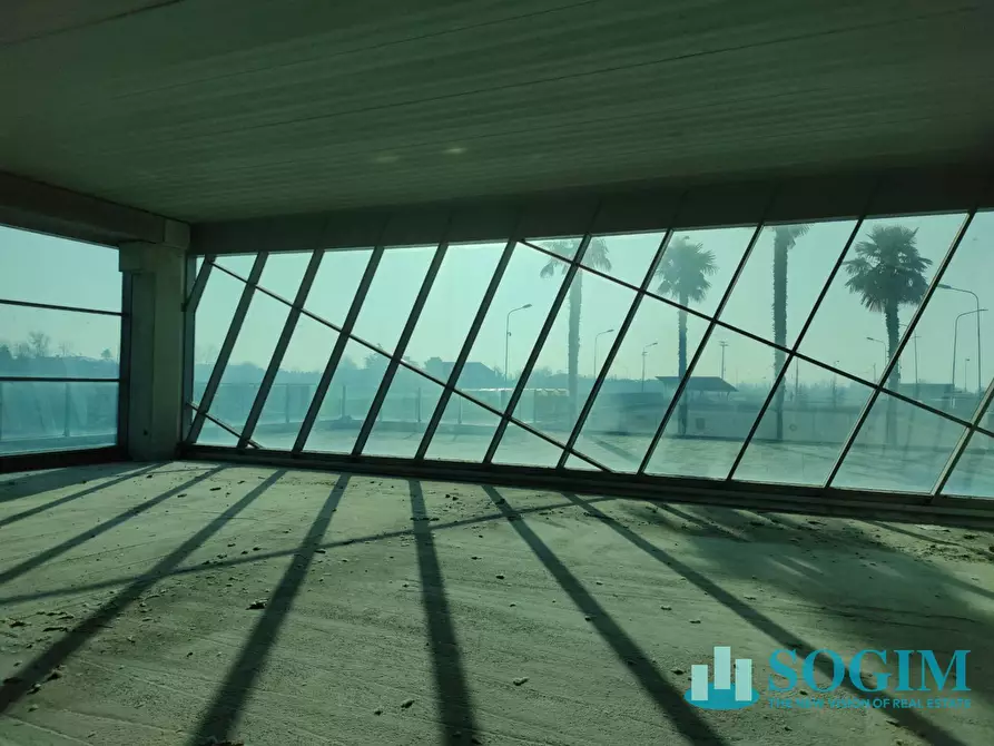 Immagine 4 di Capannone industriale in vendita  in Via Strada Statale Superiore 11 a Isso