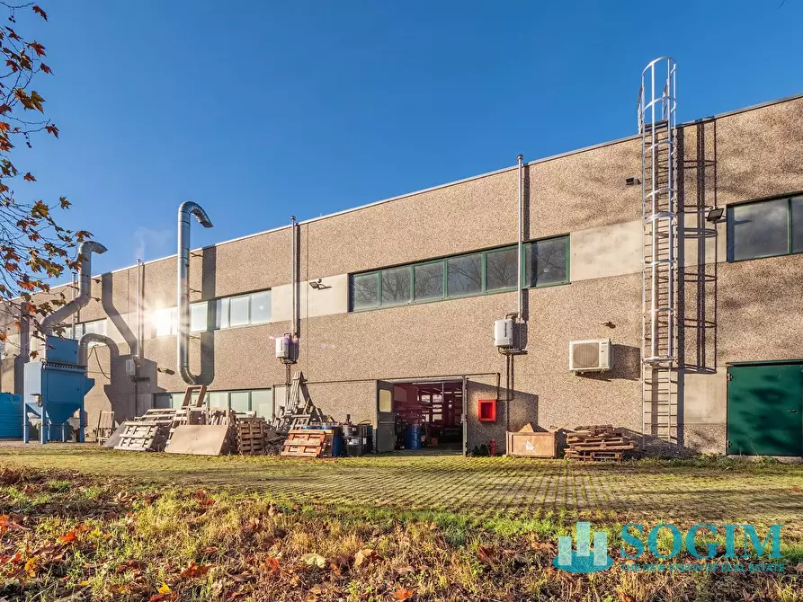 Immagine 4 di Capannone industriale in vendita  in via tevere a Fino Mornasco