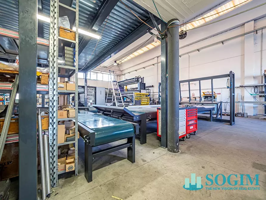 Immagine 12 di Capannone industriale in vendita  in via tevere a Fino Mornasco