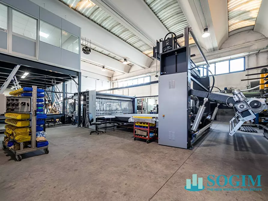 Immagine 7 di Capannone industriale in vendita  in via tevere a Fino Mornasco