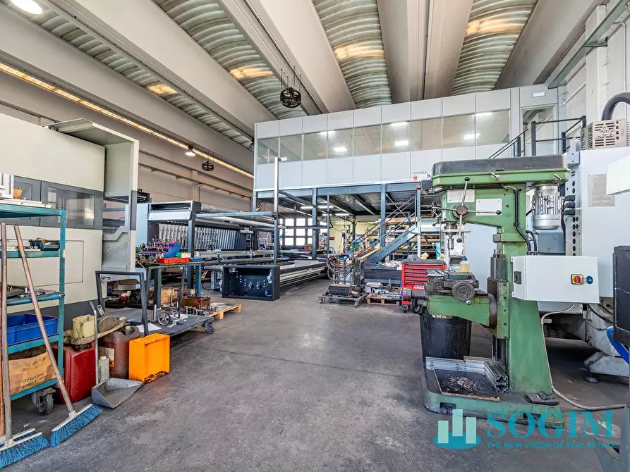 Immagine 10 di Capannone industriale in vendita  in via tevere a Fino Mornasco