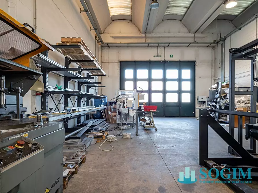 Immagine 5 di Capannone industriale in vendita  in via tevere a Fino Mornasco