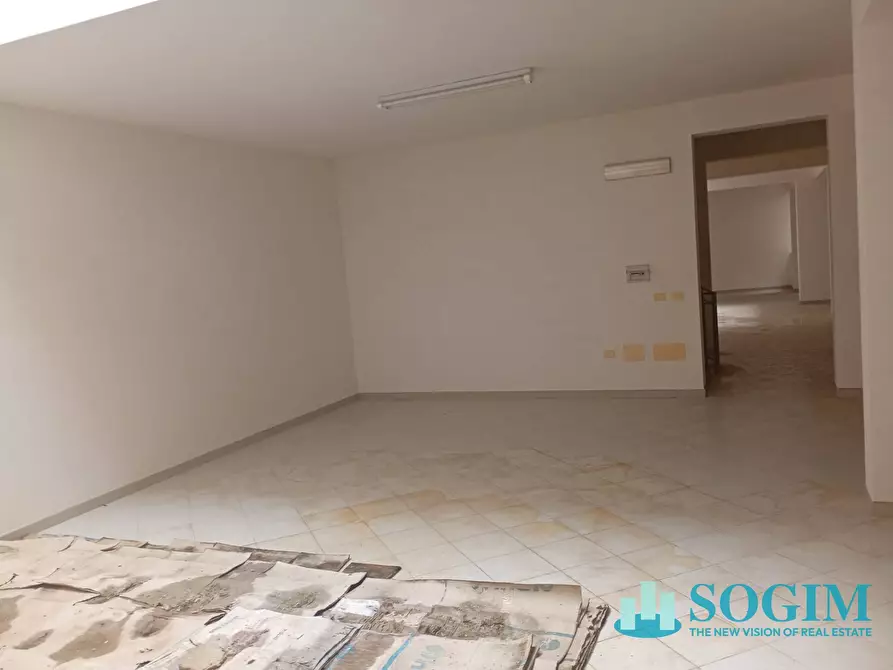 Immagine 12 di Locale commerciale in affitto  in Via Santa Gemma 36/38 a Mazara Del Vallo
