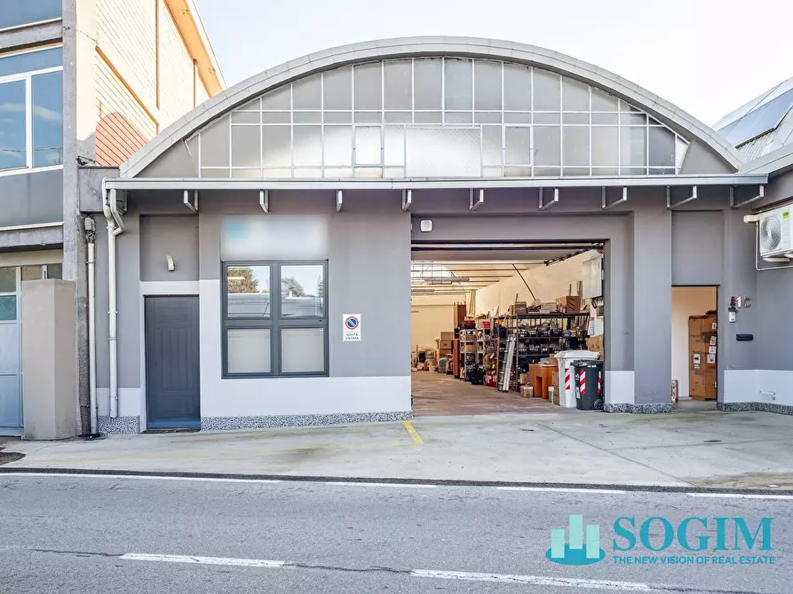 Immagine 1 di Capannone industriale in vendita  in Via carlo Bianchi a Inverigo