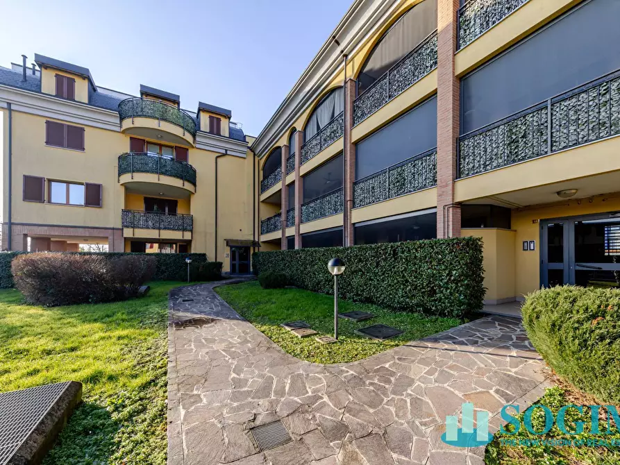 Immagine 2 di Box auto in vendita  in Via I Maggio 34 a Brugherio