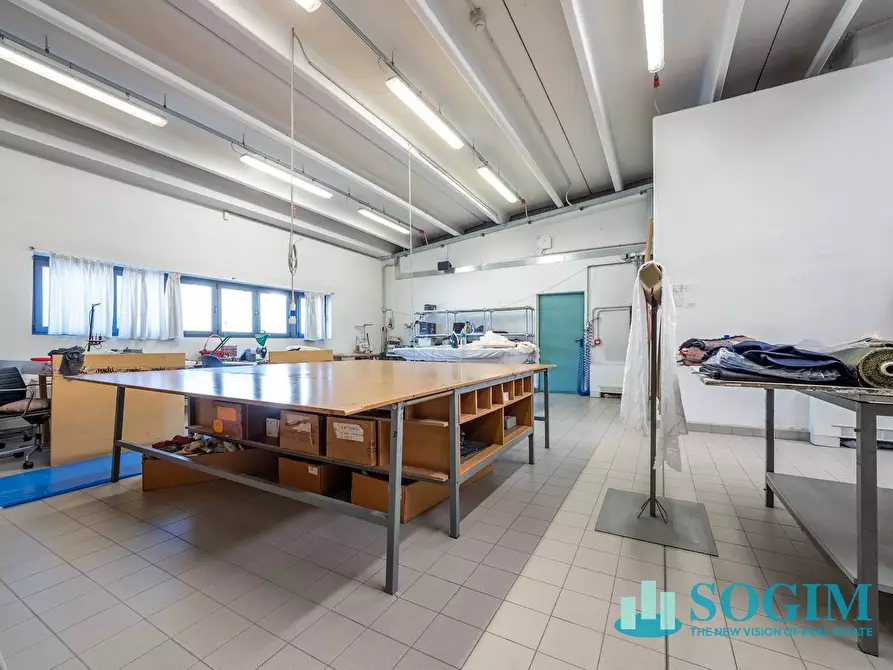 Immagine 19 di Capannone industriale in vendita  in Via Lenticchia a Como
