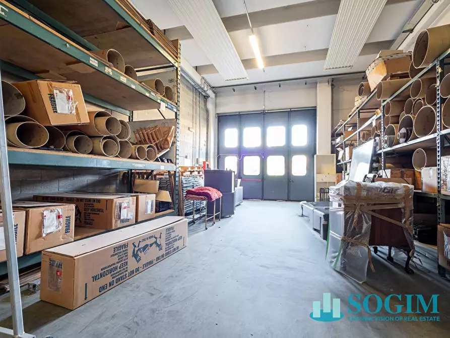 Immagine 26 di Capannone industriale in vendita  in Via Lenticchia a Como