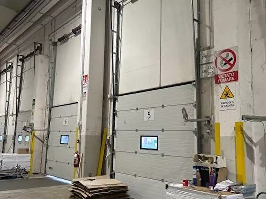 Immagine 22 di Capannone industriale in affitto  a Settala
