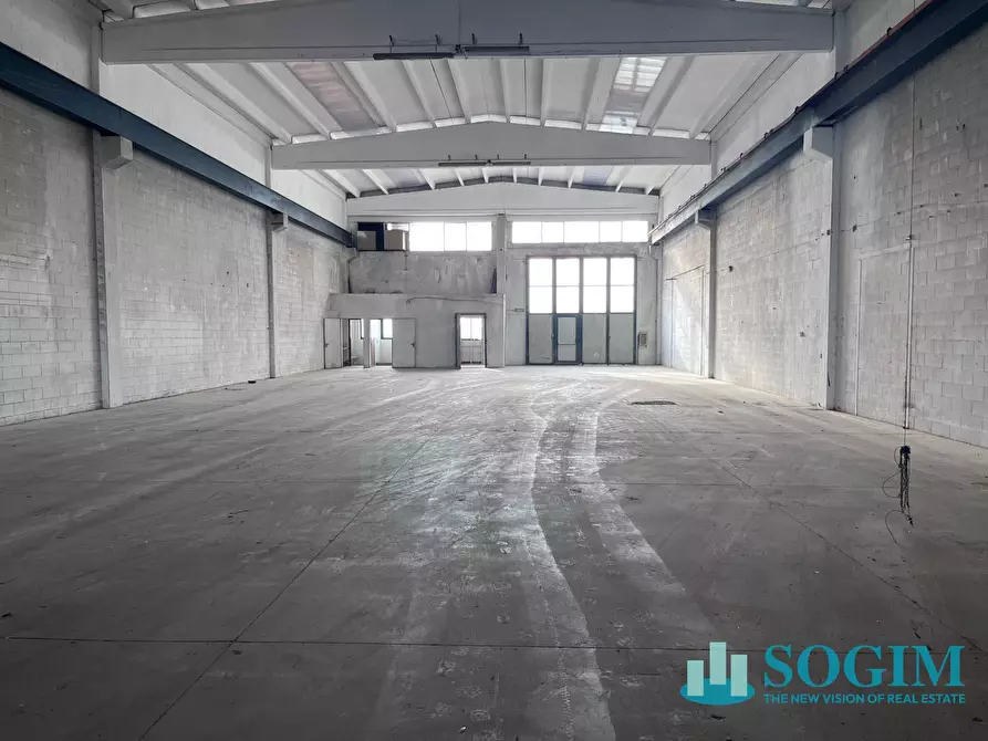 Immagine 2 di Capannone industriale in affitto  a Gudo Visconti