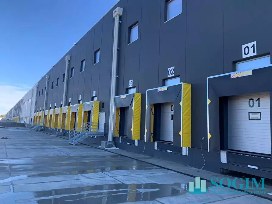 Immagine 9 di Capannone industriale in affitto  a Calderara Di Reno