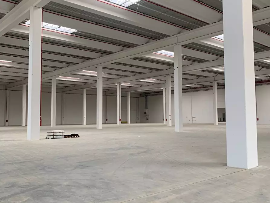 Immagine 5 di Capannone industriale in affitto  a Calderara Di Reno
