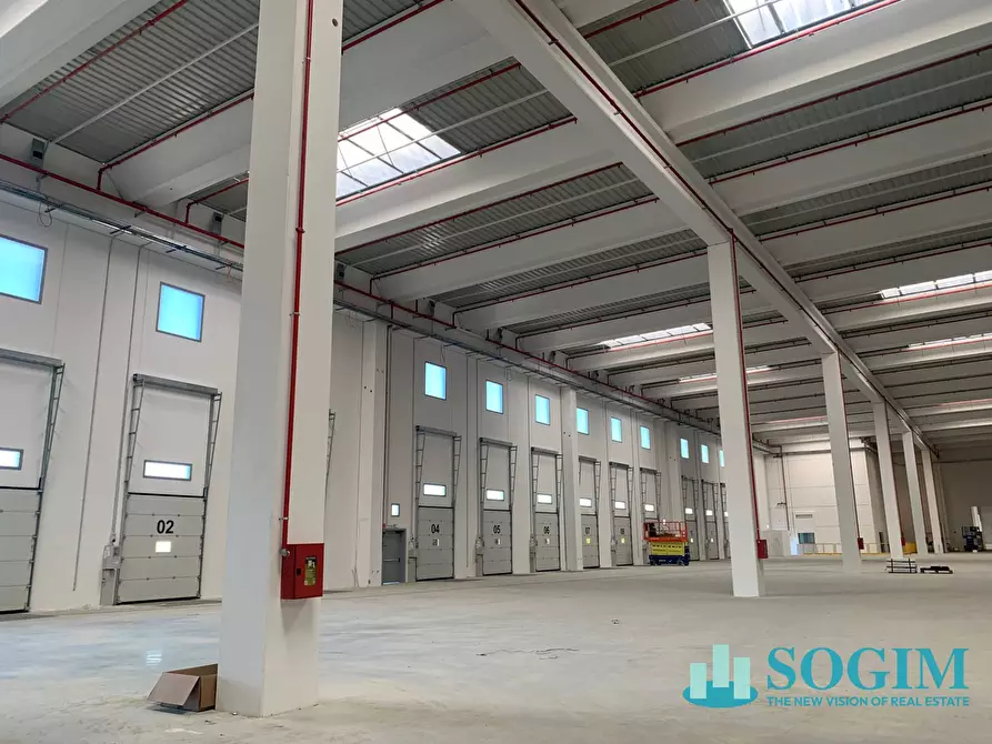 Immagine 8 di Capannone industriale in affitto  a Calderara Di Reno