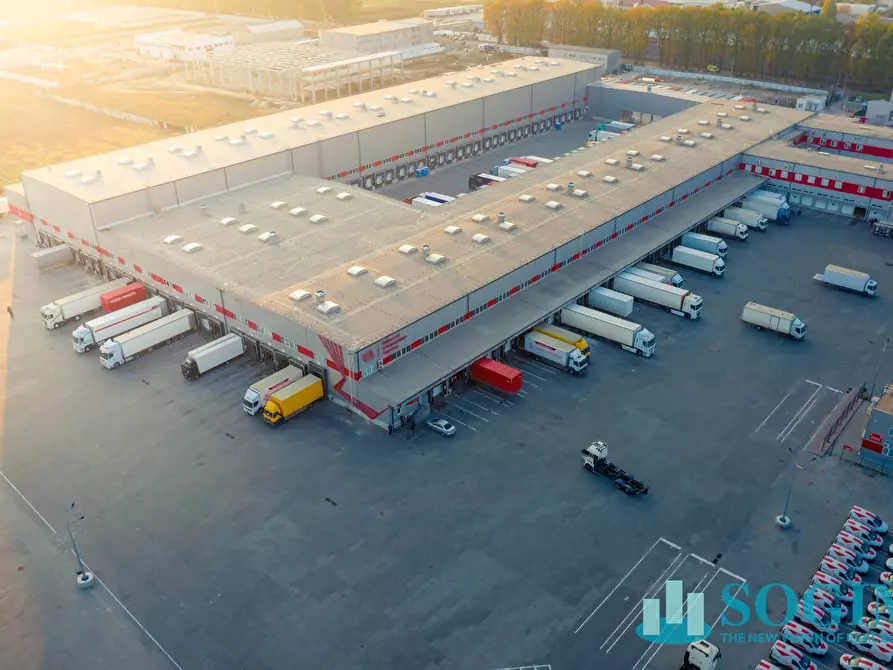 Immagine 2 di Capannone industriale in affitto  a Calderara Di Reno