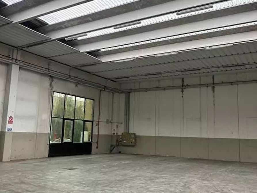 Immagine 3 di Capannone industriale in affitto  a Settala