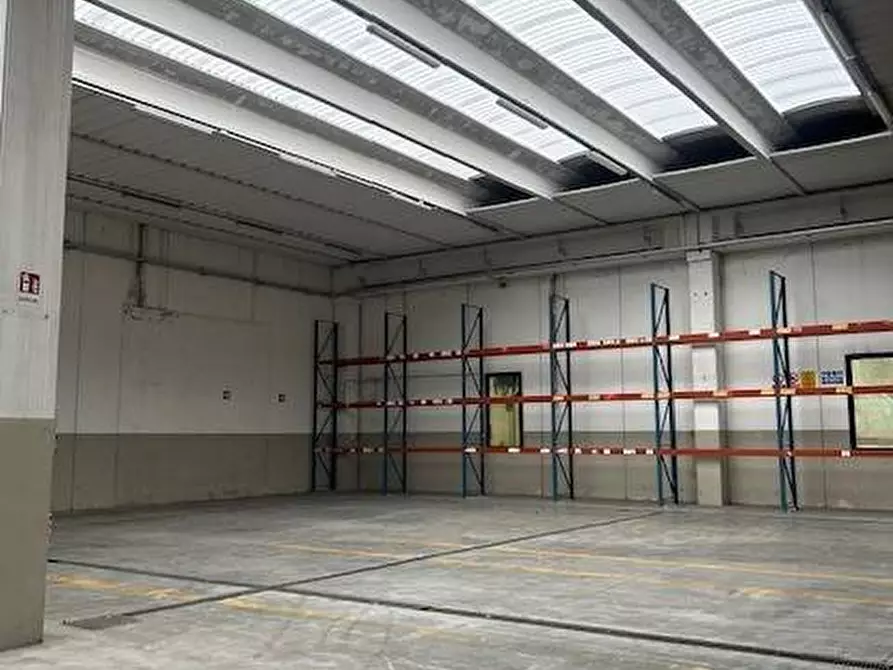 Immagine 1 di Capannone industriale in affitto  a Settala