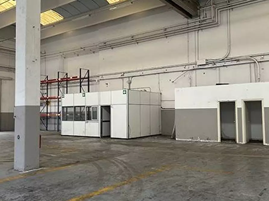 Immagine 4 di Capannone industriale in affitto  a Settala