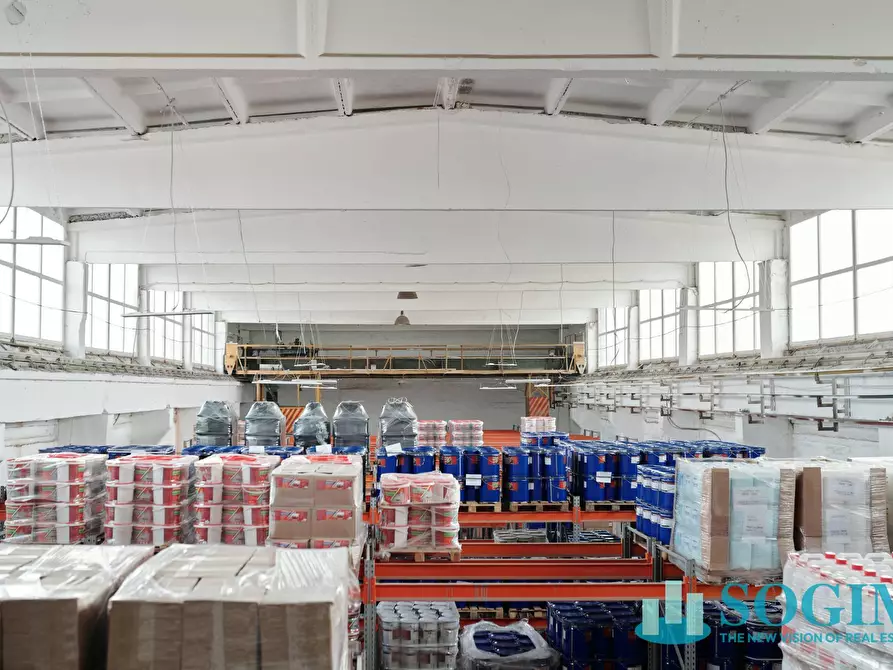Immagine 13 di Capannone industriale in affitto  a Chiari