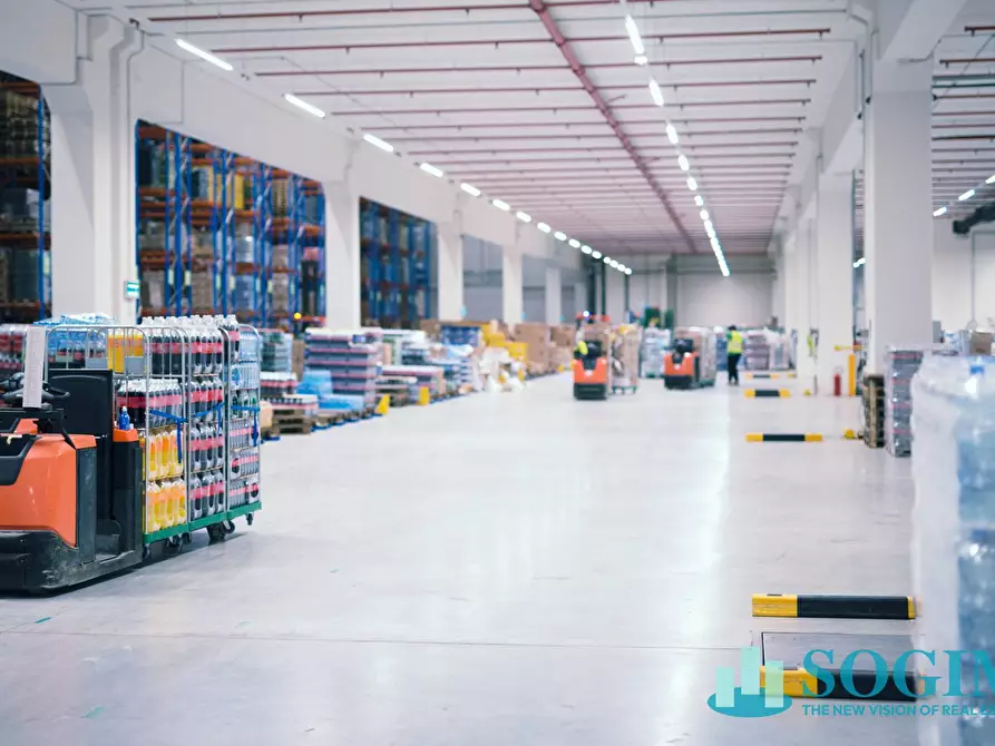 Immagine 16 di Capannone industriale in affitto  a Settala