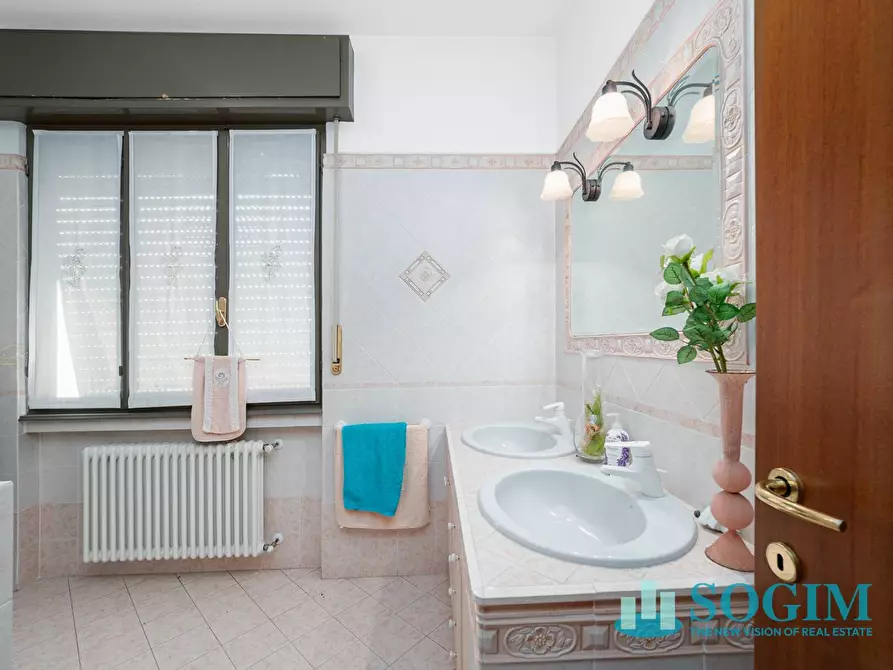 Immagine 10 di Casa indipendente in vendita  in Via Cantù a Montorfano