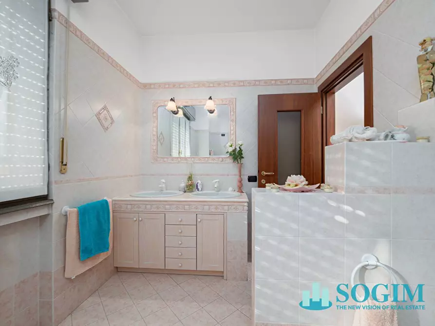 Immagine 11 di Casa indipendente in vendita  in Via Cantù a Montorfano