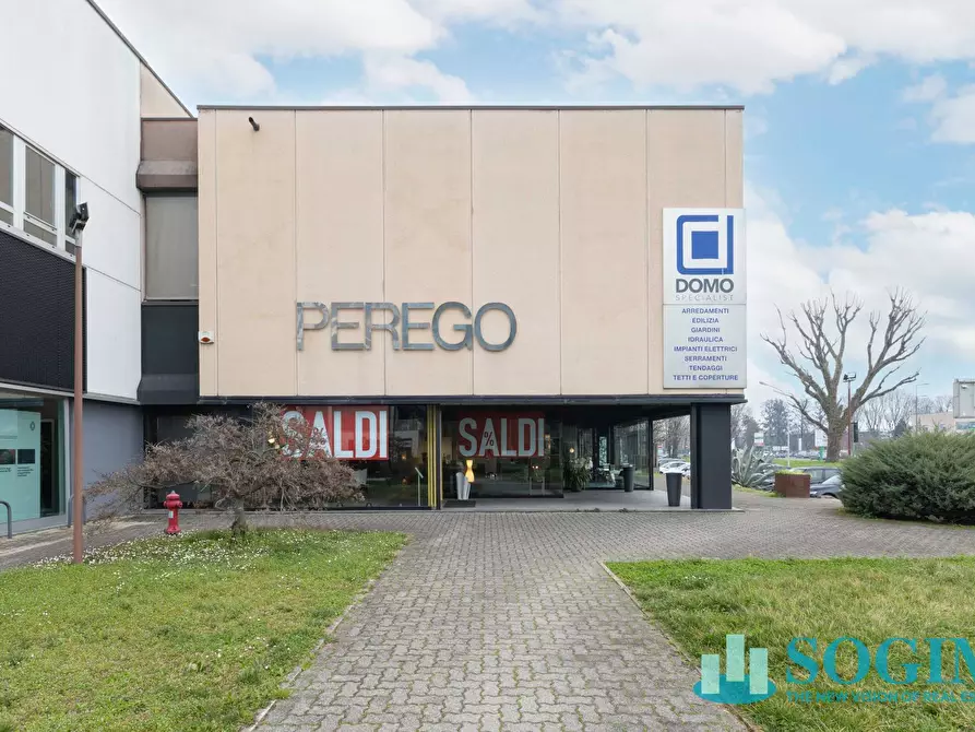Immagine 3 di Locale commerciale in vendita  in via ugo la malfa 4 a Cernusco Sul Naviglio