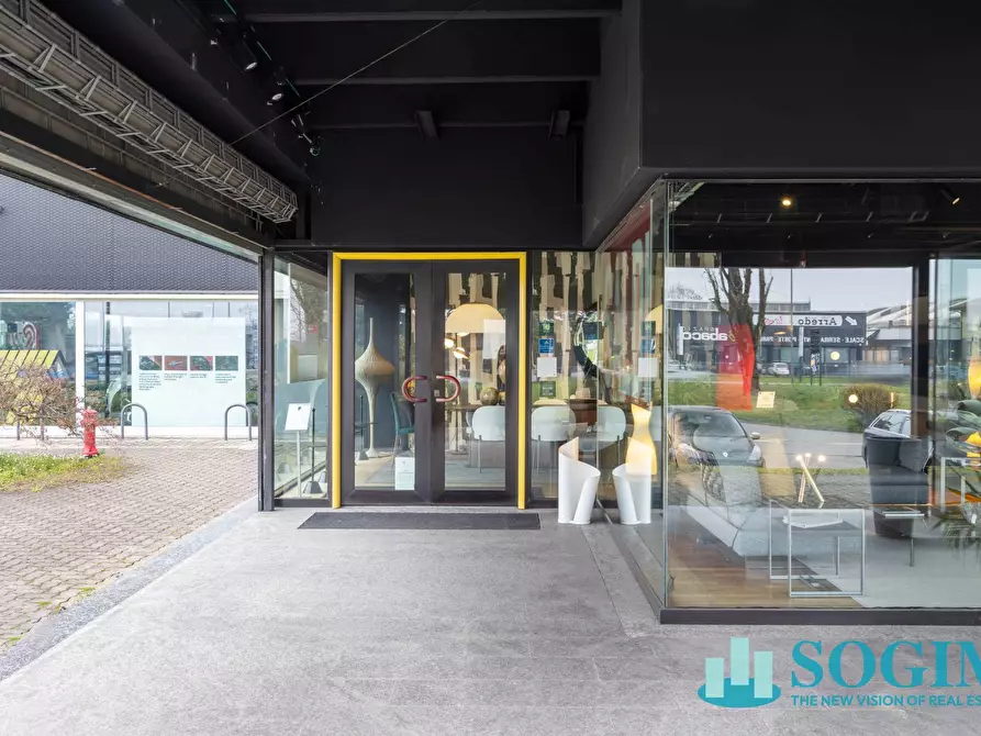 Immagine 4 di Locale commerciale in vendita  in via ugo la malfa 4 a Cernusco Sul Naviglio