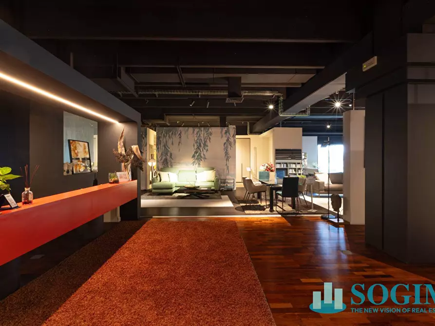 Immagine 6 di Locale commerciale in vendita  in via ugo la malfa 4 a Cernusco Sul Naviglio