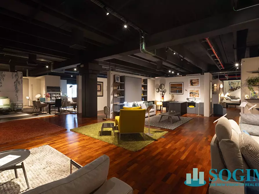 Immagine 7 di Locale commerciale in vendita  in via ugo la malfa 4 a Cernusco Sul Naviglio