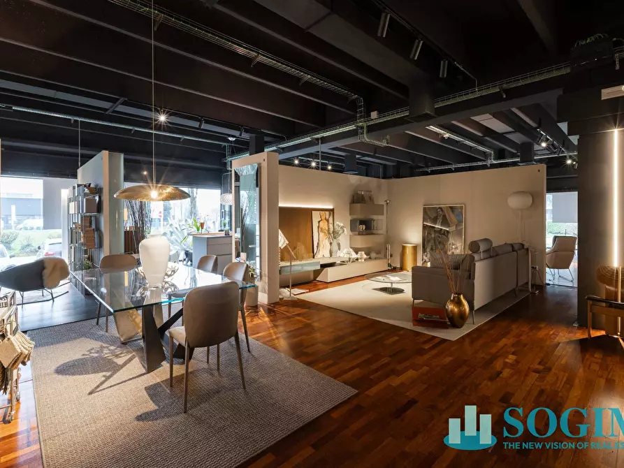 Immagine 11 di Locale commerciale in vendita  in via ugo la malfa 4 a Cernusco Sul Naviglio