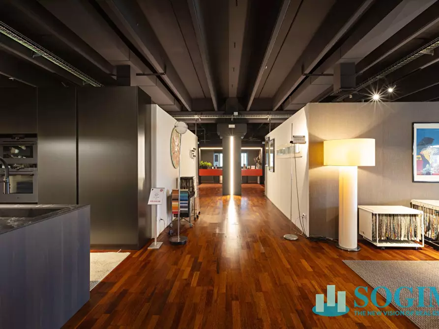 Immagine 15 di Locale commerciale in vendita  in via ugo la malfa 4 a Cernusco Sul Naviglio