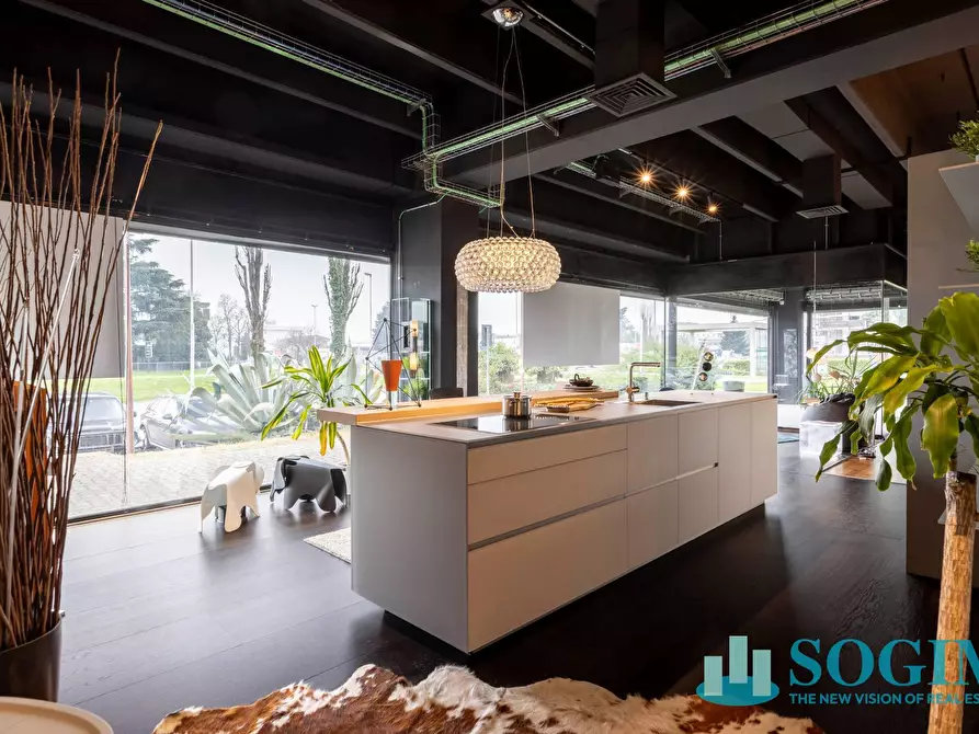 Immagine 16 di Locale commerciale in vendita  in via ugo la malfa 4 a Cernusco Sul Naviglio