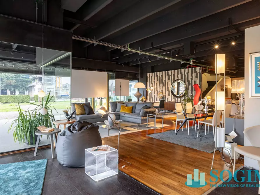 Immagine 17 di Locale commerciale in vendita  in via ugo la malfa 4 a Cernusco Sul Naviglio