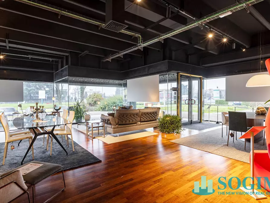 Immagine 19 di Locale commerciale in vendita  in via ugo la malfa 4 a Cernusco Sul Naviglio