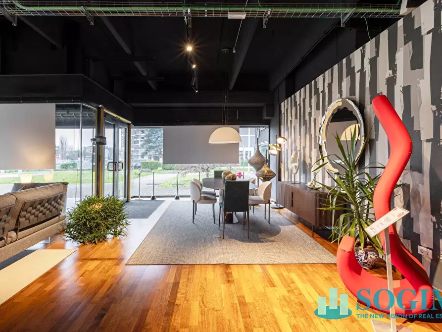 Immagine 20 di Locale commerciale in vendita  in via ugo la malfa 4 a Cernusco Sul Naviglio