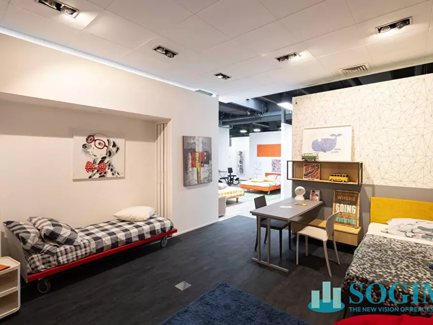 Immagine 31 di Locale commerciale in vendita  in via ugo la malfa 4 a Cernusco Sul Naviglio