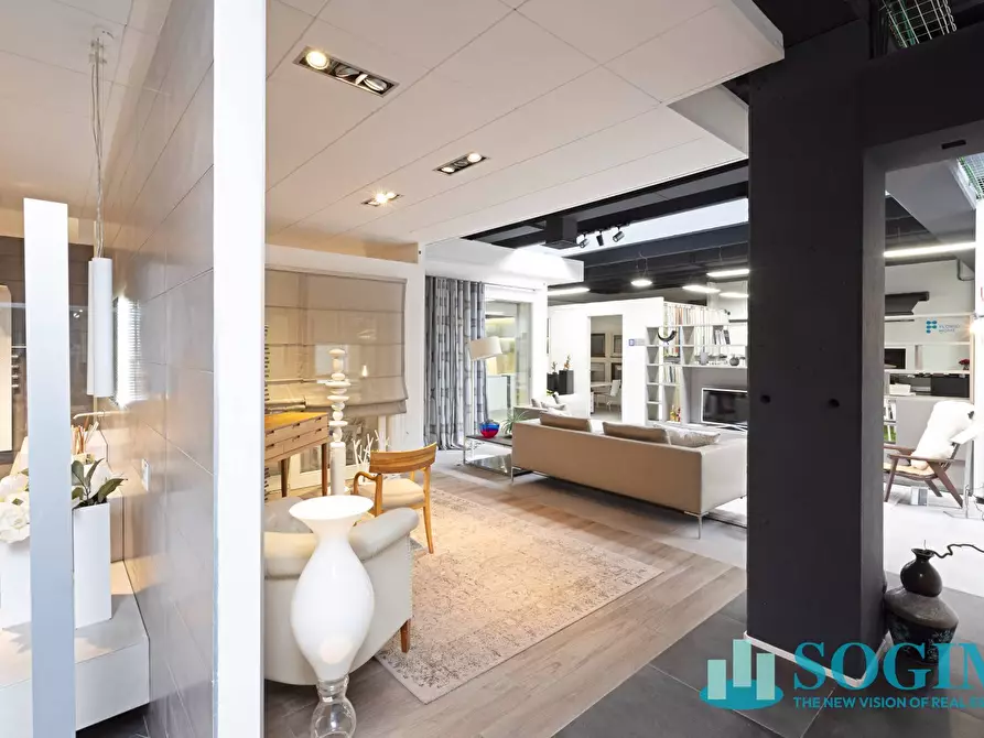 Immagine 32 di Locale commerciale in vendita  in via ugo la malfa 4 a Cernusco Sul Naviglio