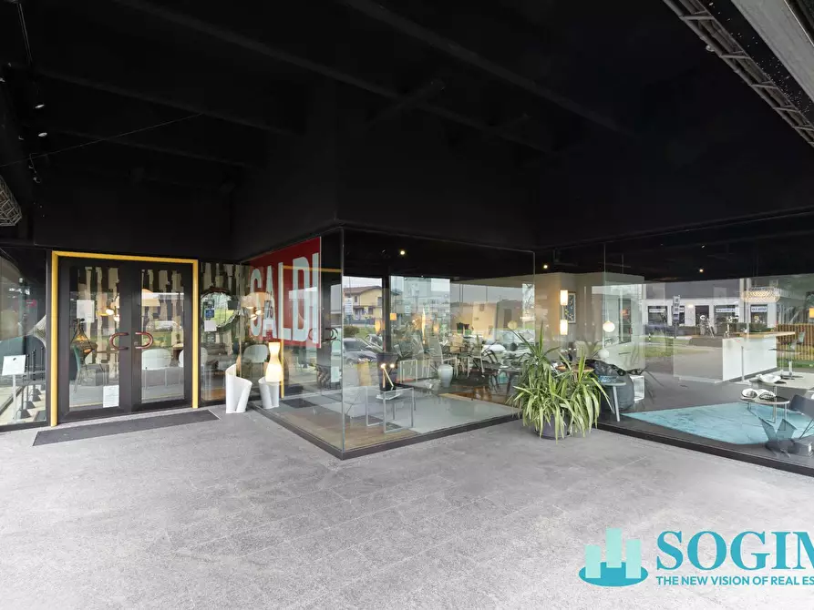 Immagine 33 di Locale commerciale in vendita  in via ugo la malfa 4 a Cernusco Sul Naviglio